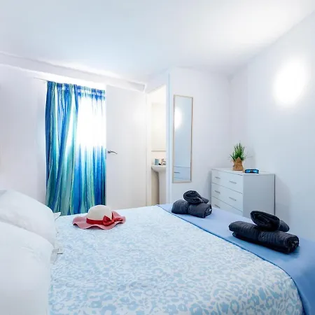 Cozy Flores 1h-f With Pool Apartment
