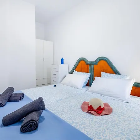 Cozy Flores 1h-f With Pool אדחה
