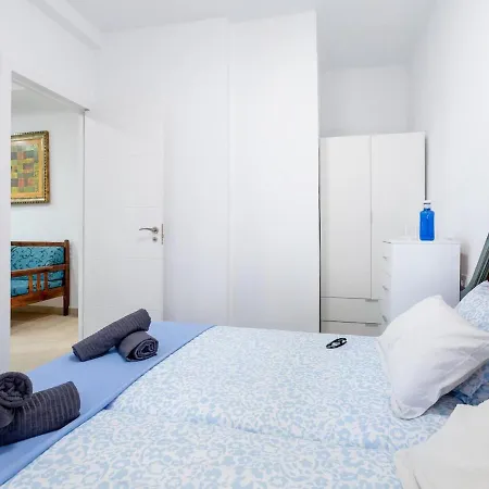 Cozy Flores 1h-f With Pool Apartment