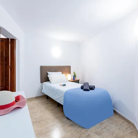 Cozy Flores 1h-f With Pool דירה אדחה
